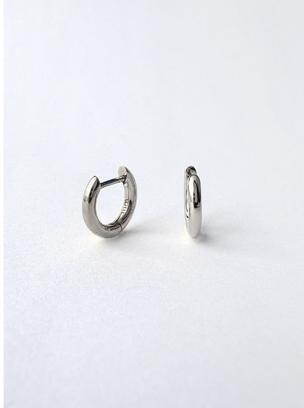 081Pb【高品質✨】フープピアス　ぷっくり　SV　12mm　シンプル　男女兼用 12mmフープピアス 52P-SV – mm.（ミリ）｜ONLINE STORE